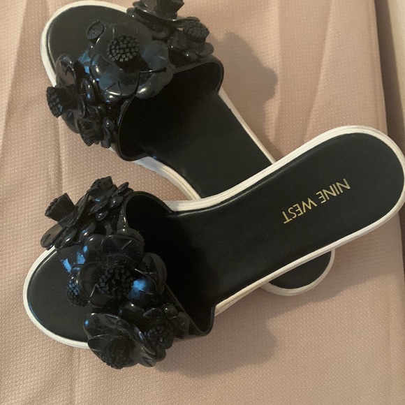 Nine West Women's Rainen Flower Embellished Jelly Flower Slide - Picture 2 of 10